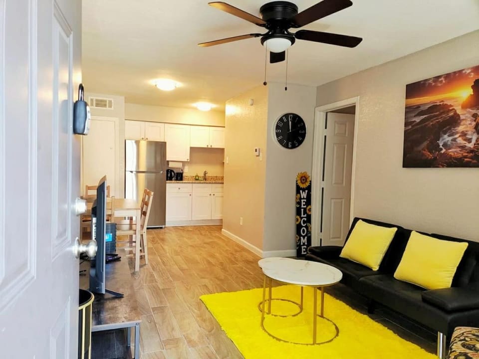 Honey 1 Bed 1 Bath near Downtown and Houston Heights Apartment in Houston