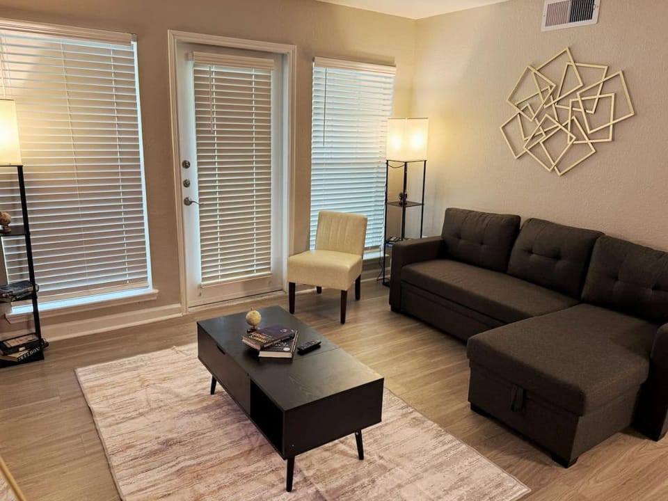 Gothic Blush King 2Bed near TMC and infront of NRG Apartment in Houston