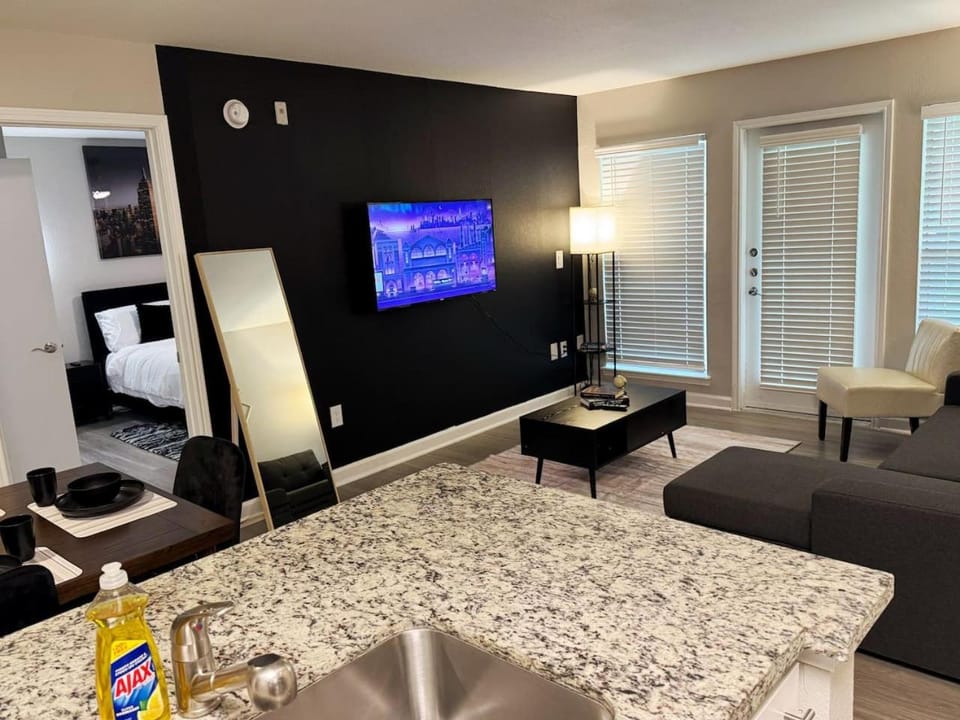 Gothic Blush King 2Bed near TMC and infront of NRG Apartment in Houston