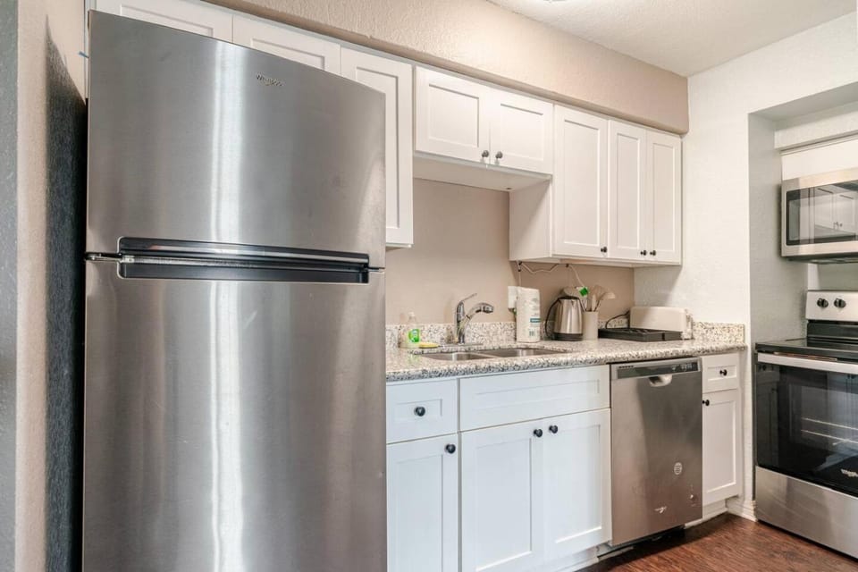 Ocean Blue 1Bed Apt Free Parking 13min Downtown Apartment in Houston
