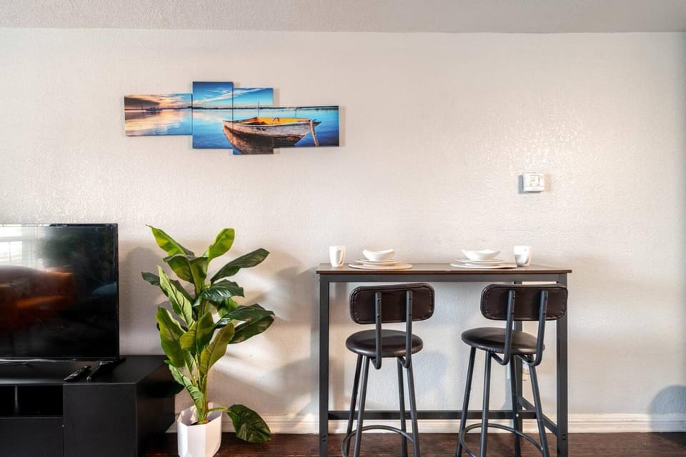 Ocean Blue 1Bed Apt Free Parking 13min Downtown Apartment in Houston