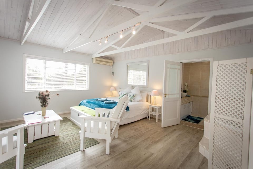 Bed, Photo of the whole room, Bedroom, towels, wardrobe, air conditioner