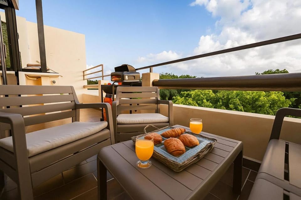 View (from property/room), Balcony/Terrace, Food and drinks, Food