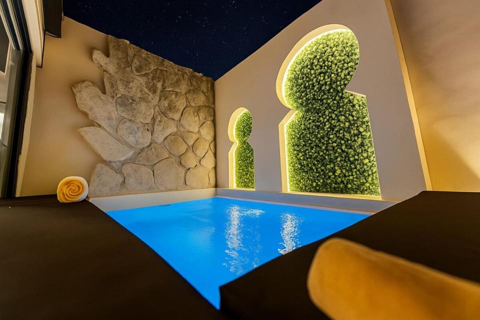 Pool view, Swimming pool, sunbed
