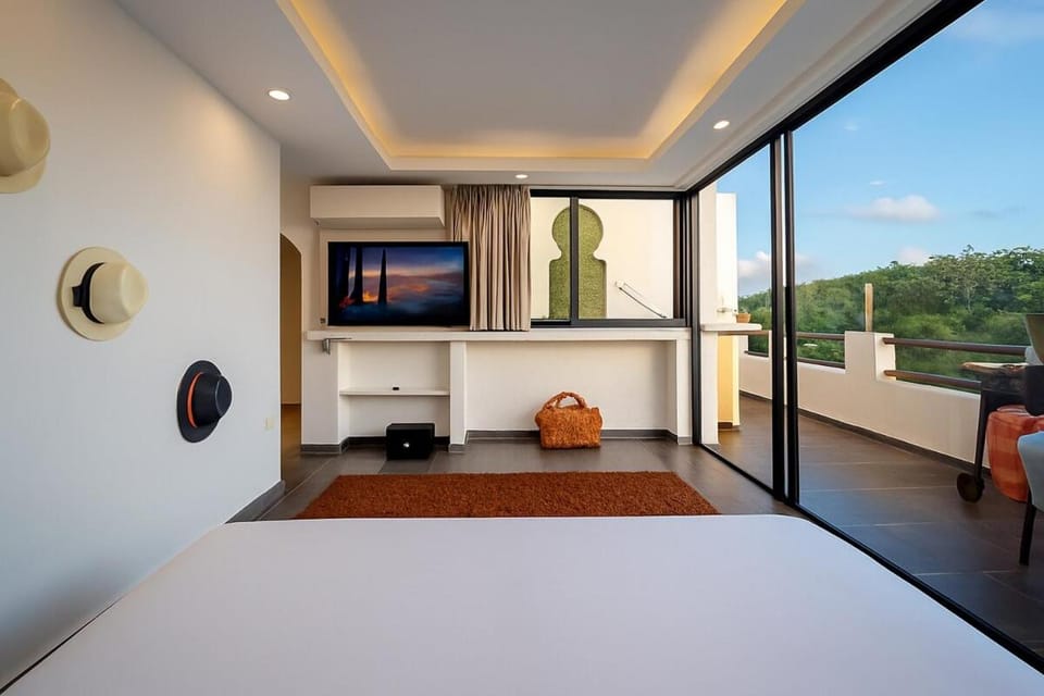 Luxury PH Private Pool and Roof 13 pax steps 5av Beach Apartment in Playa del Carmen