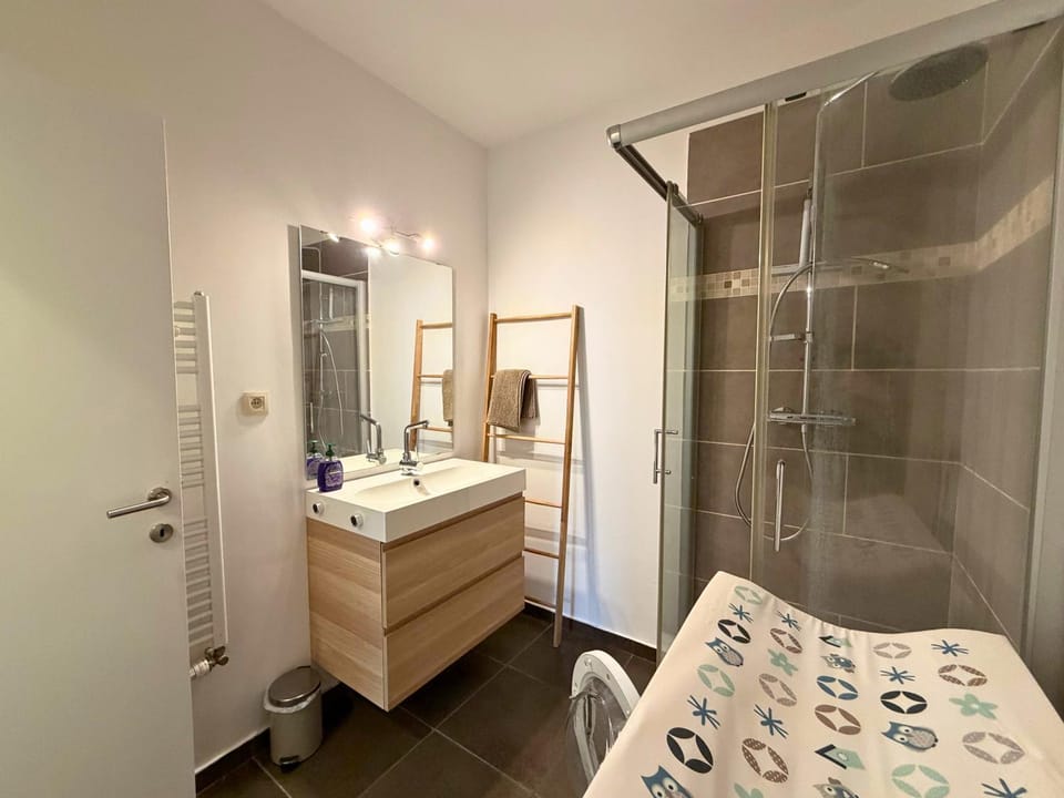 Shower, Bathroom, towels