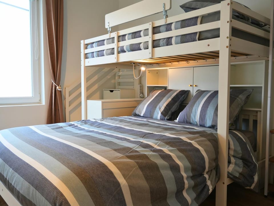 Bed, Photo of the whole room, Bedroom, bunk bed