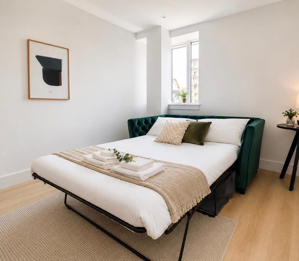Bed, Living room