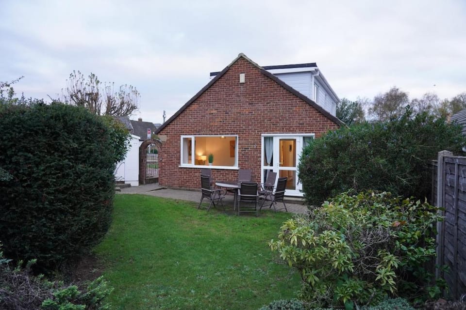 Large 5 Bed Detached Bungalow with Garden and Driveway House in Maidstone