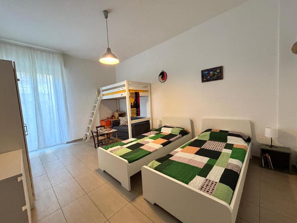 Bed, Game Room, Balcony/Terrace, Photo of the whole room, Bedroom, air conditioner
