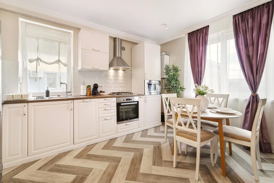 Kitchen or kitchenette, Dining area, dishwasher, oven, pet friendly, stove