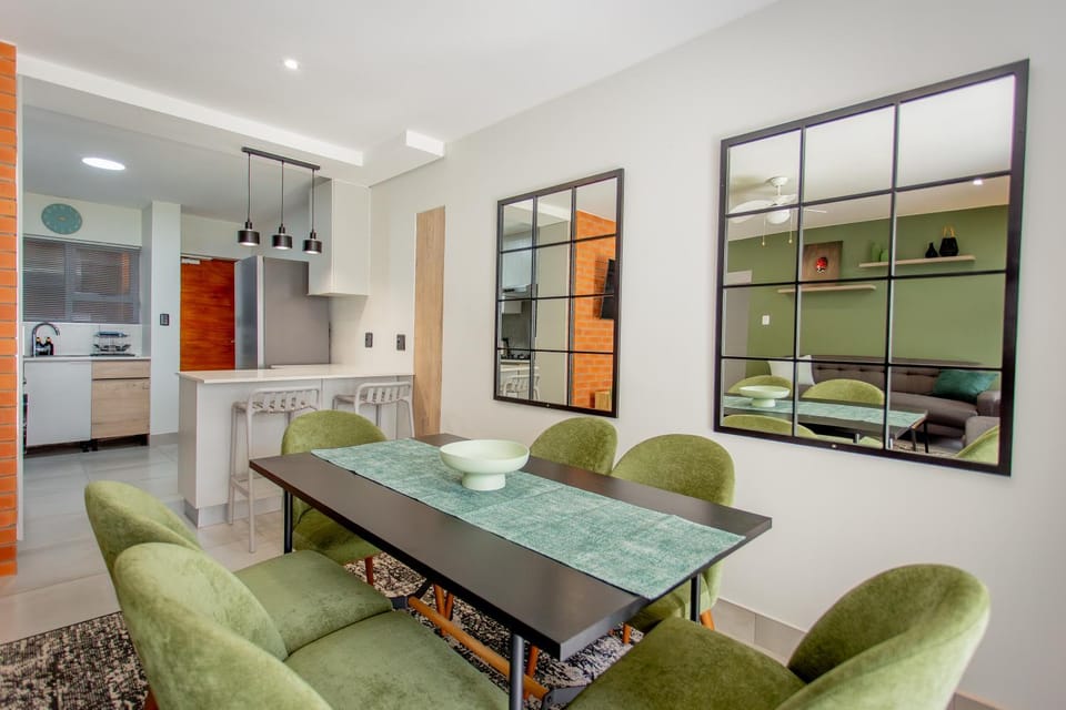Kitchen or kitchenette, Living room, Seating area, Dining area, oven, stove