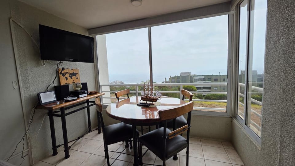 Kitchen or kitchenette, oven