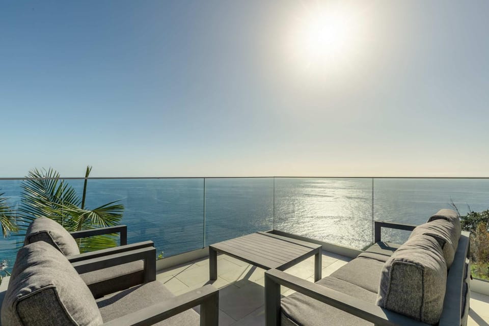 View (from property/room), Balcony/Terrace, Sea view, sunbed