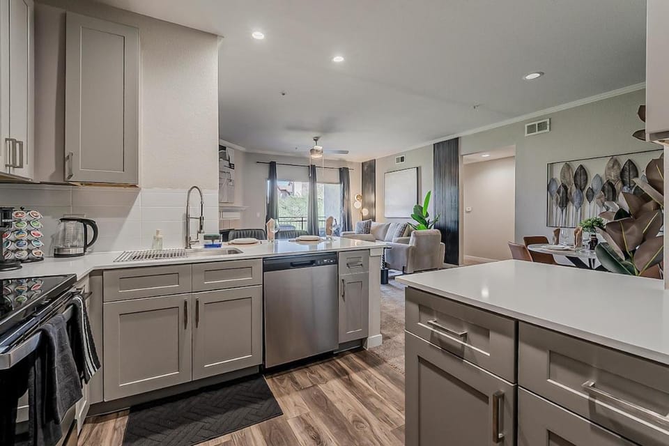 Kota 2049 Cozy Scottsdale 2BR I 2BA - Pool - Gym - Free Parking Apartment in Scottsdale
