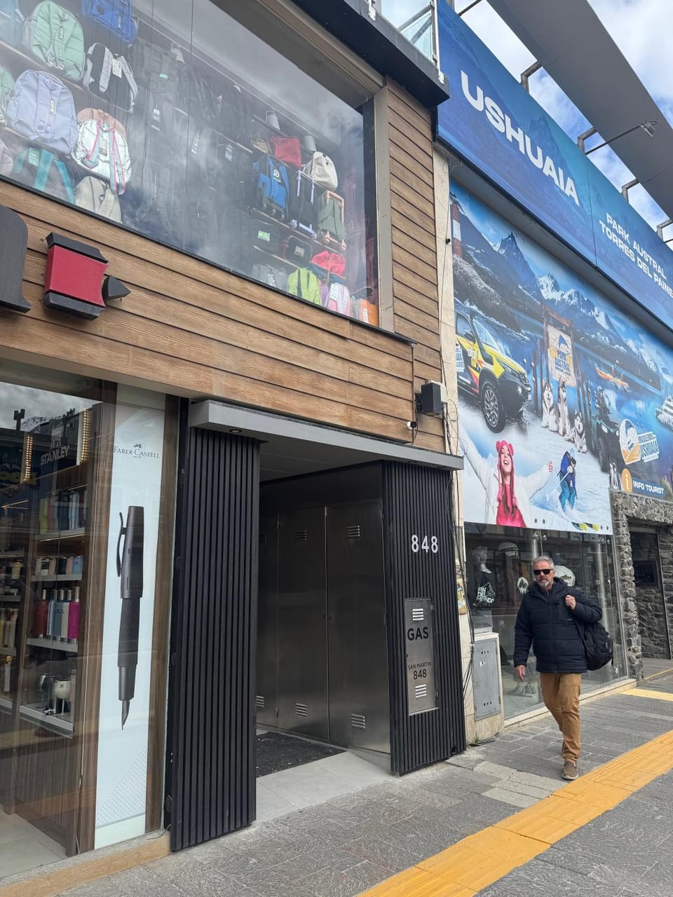 Property building, Facade/entrance, Day, People, Neighbourhood, On-site shops, Lobby or reception, City view, Street view, Supermarket/grocery shop, Shopping Area, group of guests