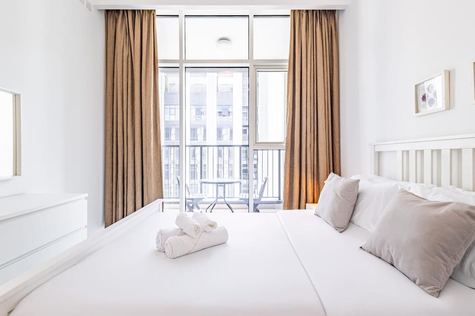 Perfect Home for Families & Groups - Heart of Al Reem - 5-10 min from ADGM, Galleria, Cleveland - 5 min walk from Reem Central Park and Beach Apartment in Abu Dhabi