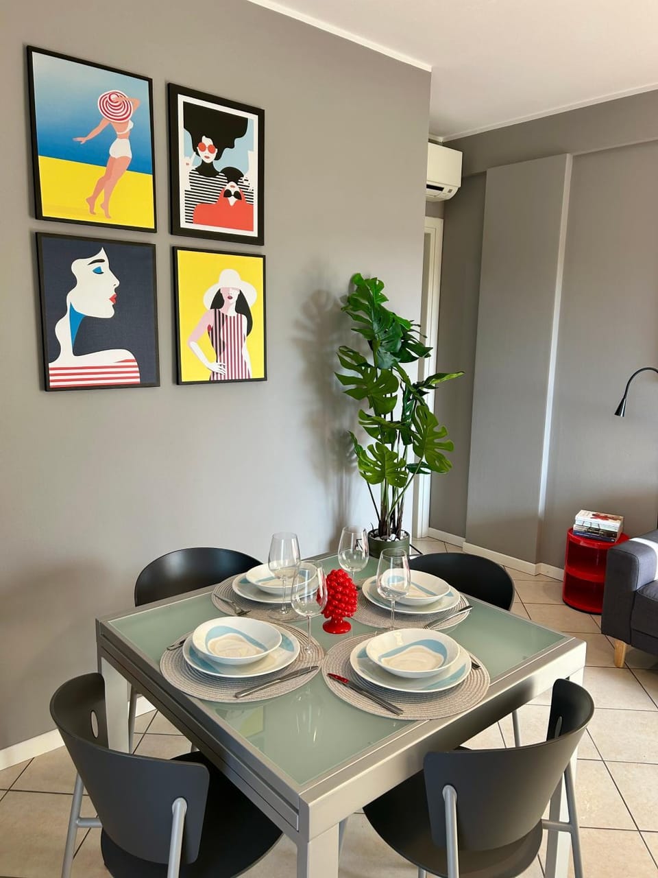 Seating area, Dining area