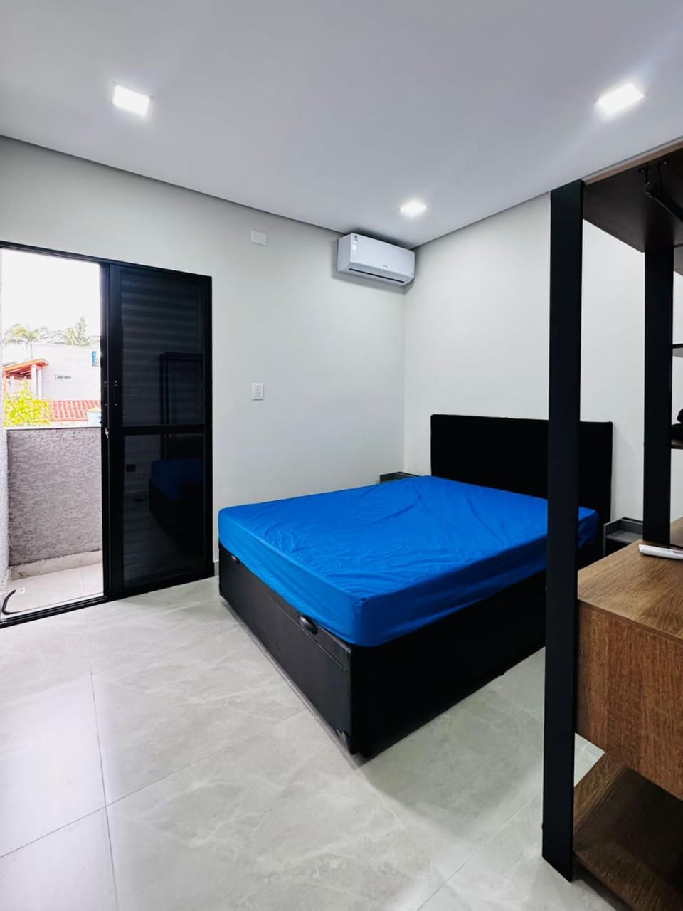 Bedroom, cot, air conditioner