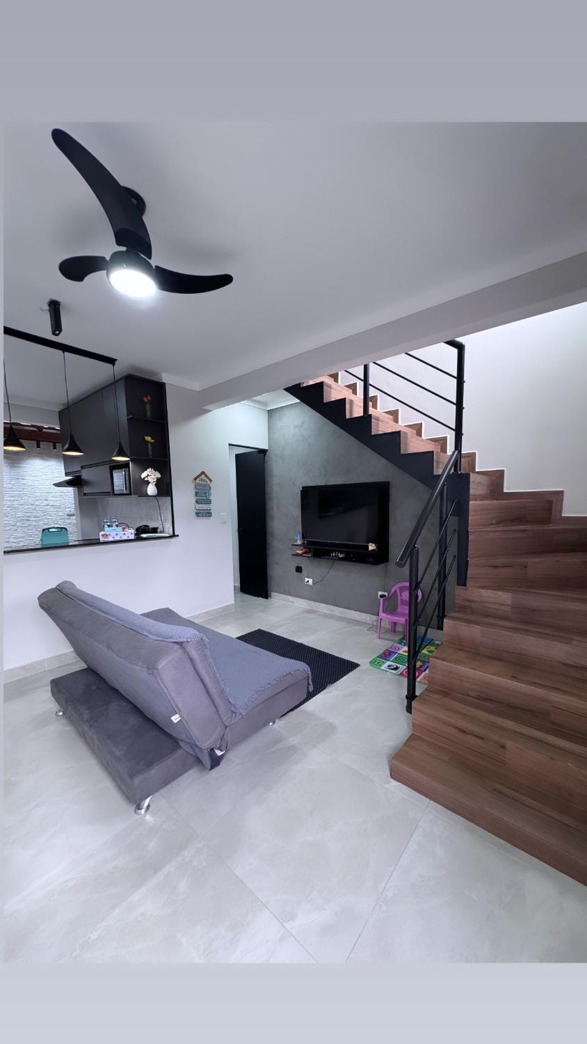 Sobrados Novos Litoral Norte Caraguatatuba, a 150 m a pe da Praia das Palmeiras, Ar condicionado, WiFi gratis, Churrasqueira privativa, Pet friendly, Estacionamento House in Caraguatatuba