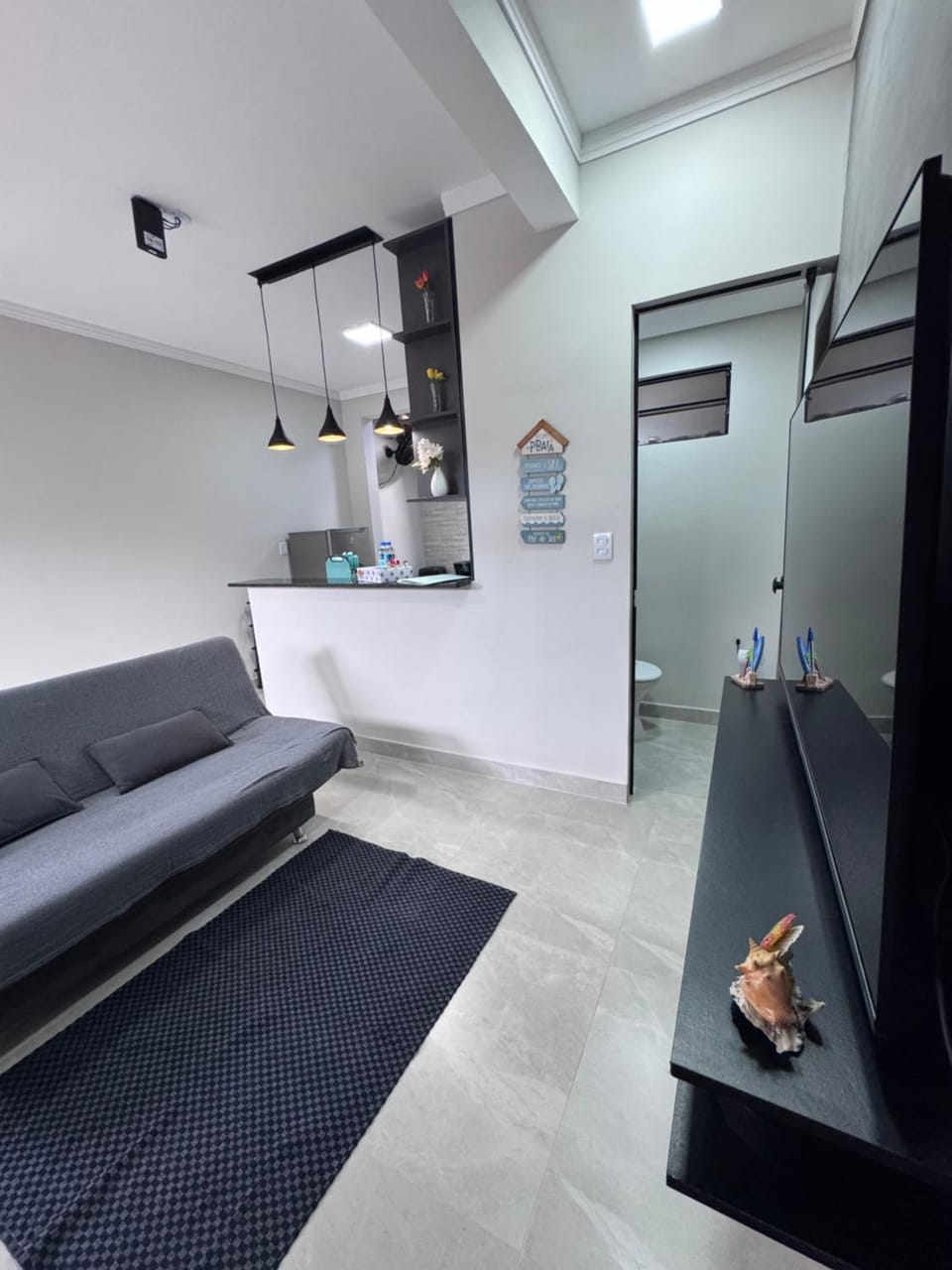 Sobrados Novos Litoral Norte Caraguatatuba, a 150 m a pe da Praia das Palmeiras, Ar condicionado, WiFi gratis, Churrasqueira privativa, Pet friendly, Estacionamento House in Caraguatatuba