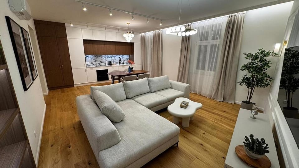 TV and multimedia, Kitchen or kitchenette, Living room, Seating area