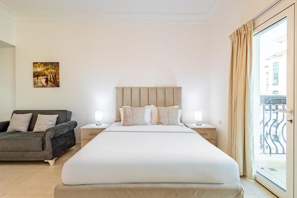 Yas Studio - Golf Course View - Amazing Pool - Heart of Yas Island - 5 min from Yas Mall, Ferrari World, Warner Bros, Sea Worlds, etc Apartment in Abu Dhabi