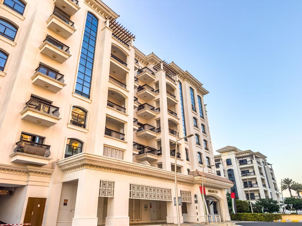 Yas Studio - Golf Course View - Amazing Pool - Heart of Yas Island - 5 min from Yas Mall, Ferrari World, Warner Bros, Sea Worlds, etc Apartment in Abu Dhabi