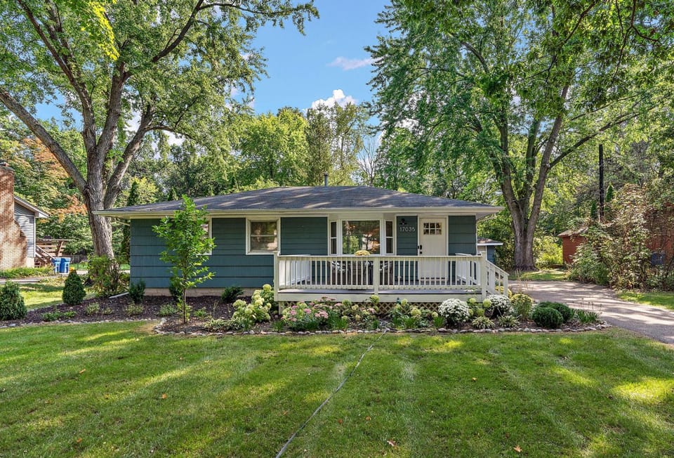 "The Garden Getaway" by Roxy Rentals Family Fav House in Plymouth