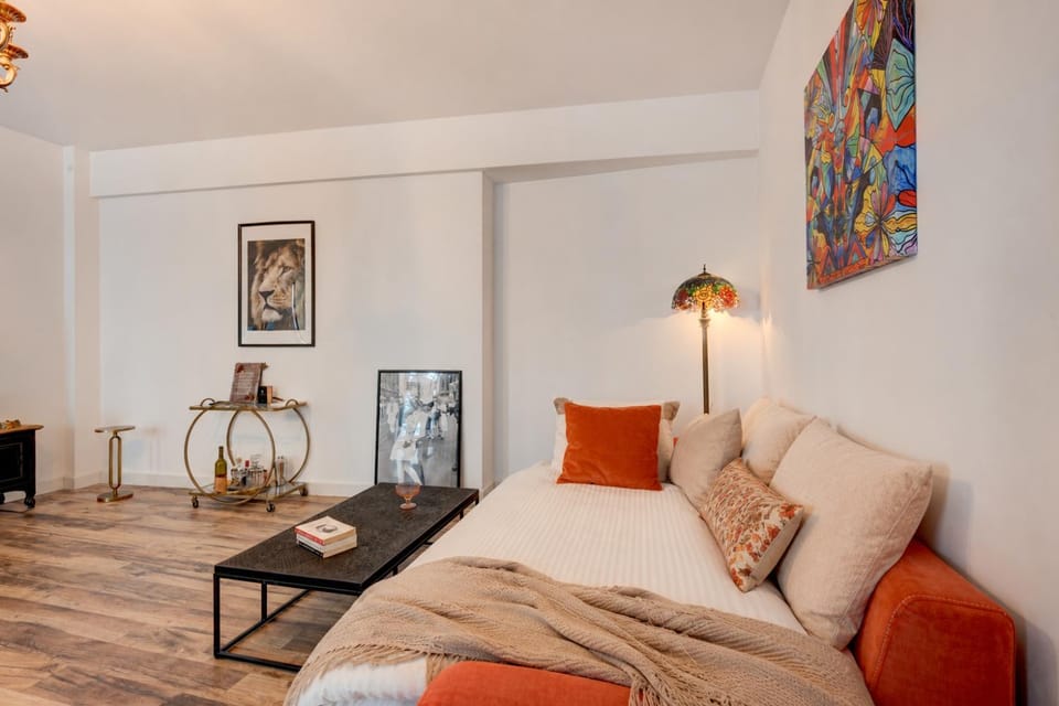 Downtown Chic Apartment, Ideal for FAMILIES and GROUPS! Apartment in Bucharest