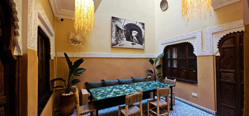 Seating area, Dining area