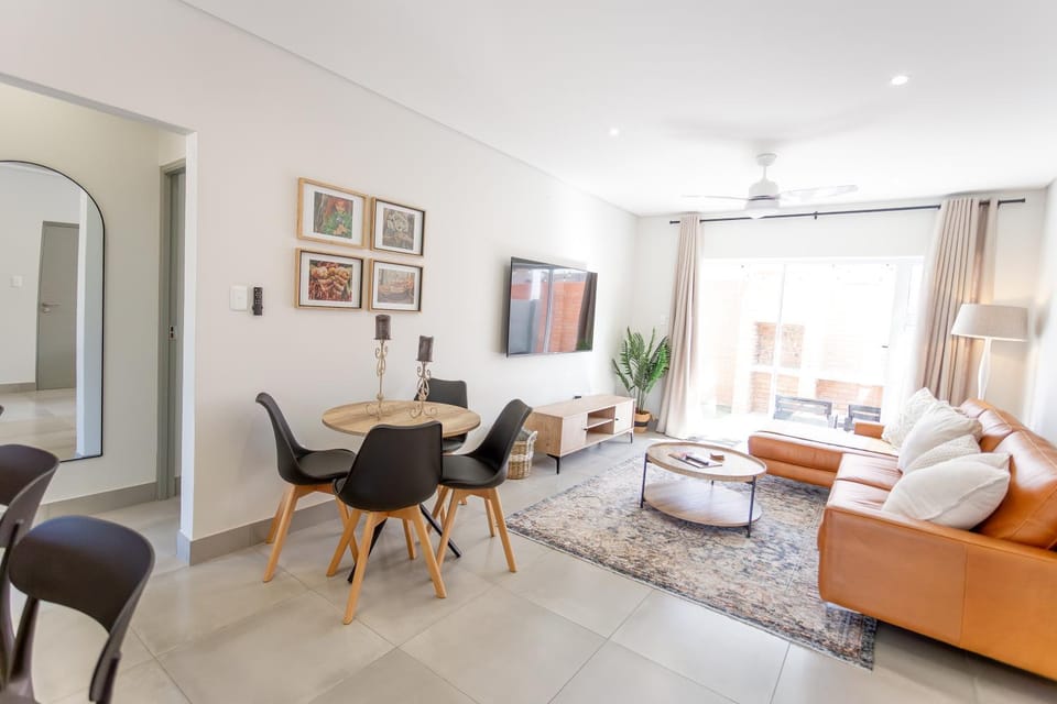 TV and multimedia, Living room, Seating area, Dining area, Evening entertainment