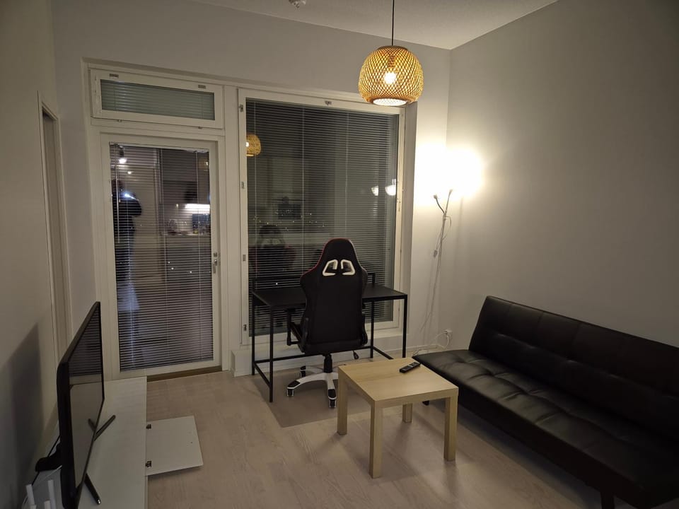 27m2 1-bedroom app, 8 floor, close to the airpor, train station and Myyrmanni shopping center Apartment in Helsinki