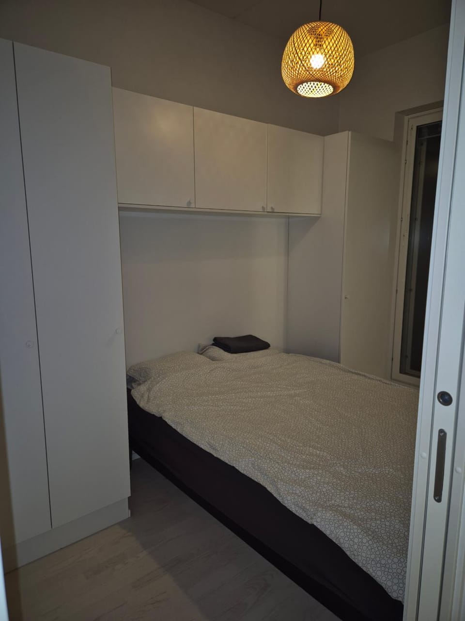 27m2 1-bedroom app, 8 floor, close to the airpor, train station and Myyrmanni shopping center Apartment in Helsinki