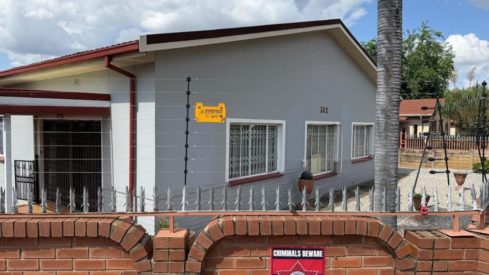 Entire Premises ideal for large groups and reunions House in Pretoria