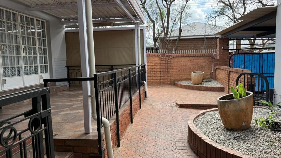 Entire Premises ideal for large groups and reunions House in Pretoria