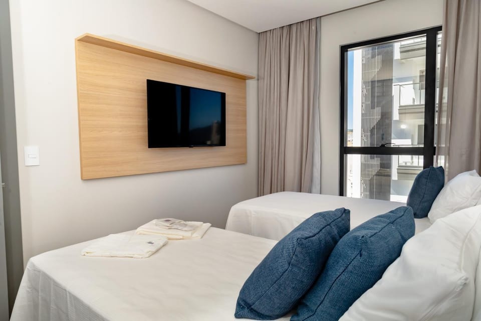 Bed, TV and multimedia, Bedroom
