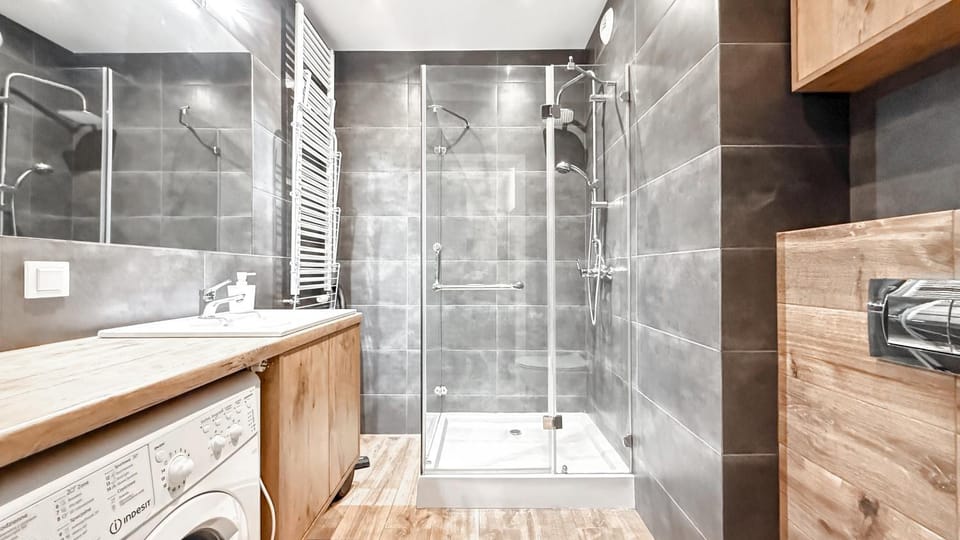 ManuPlace Grey By DreamAp Apartment in Masovian Voivodeship