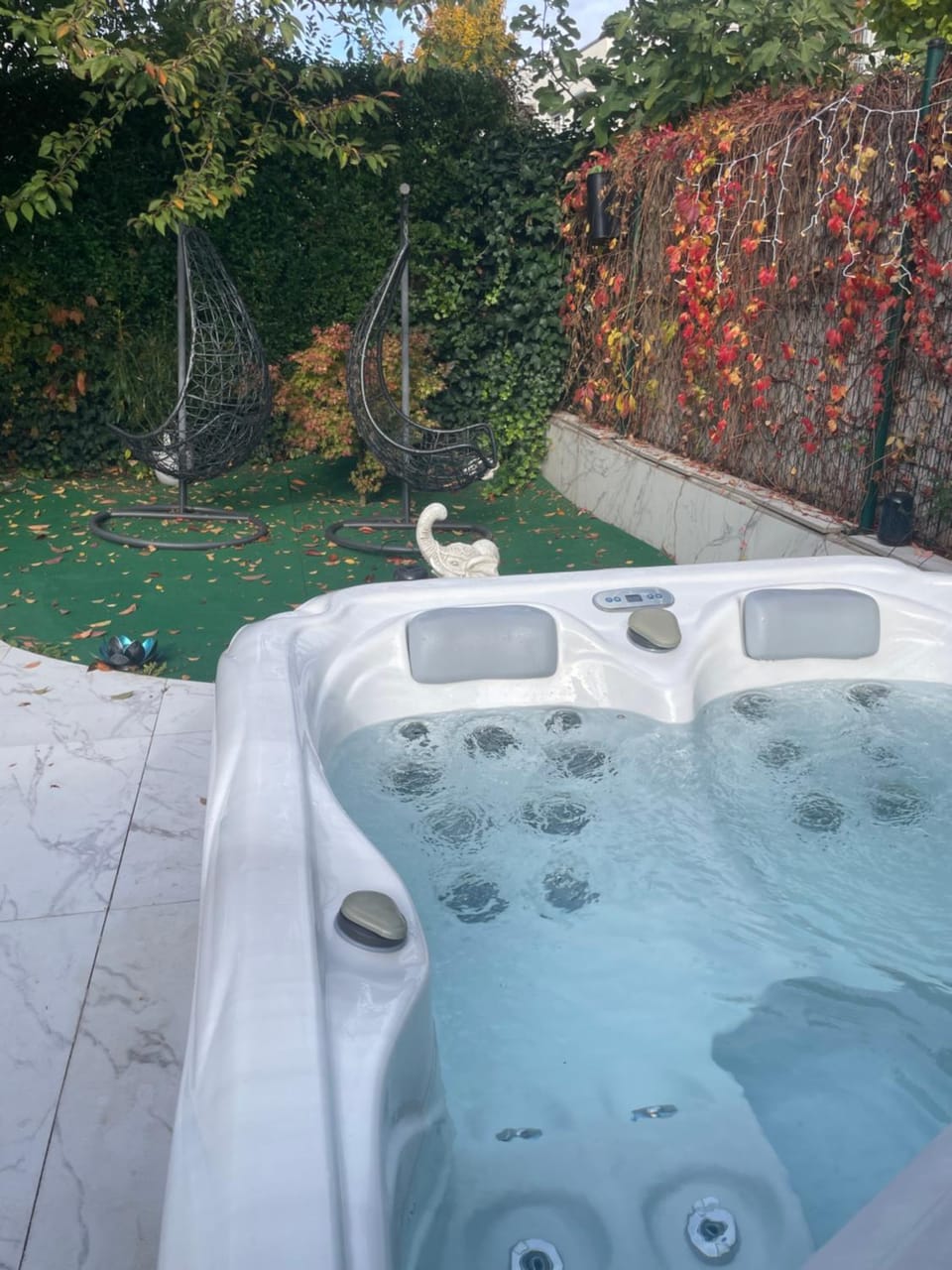 Garden, Hot Tub