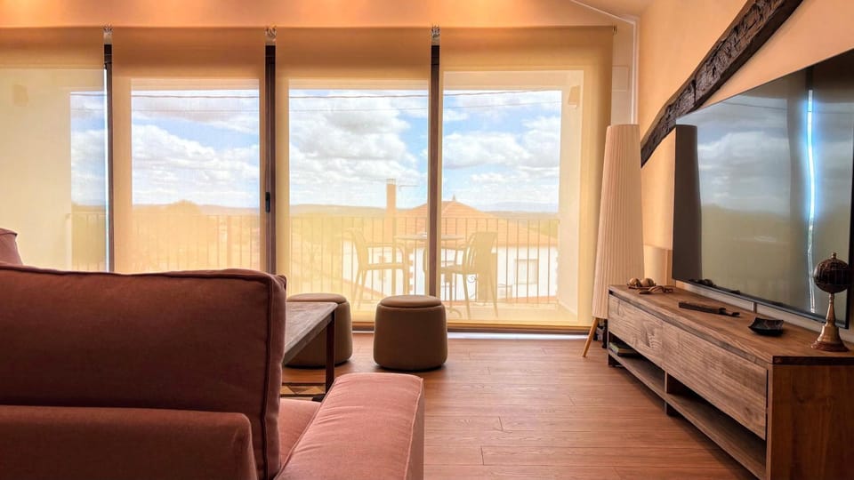 Communal lounge/ TV room, Balcony/Terrace, Lounge or bar