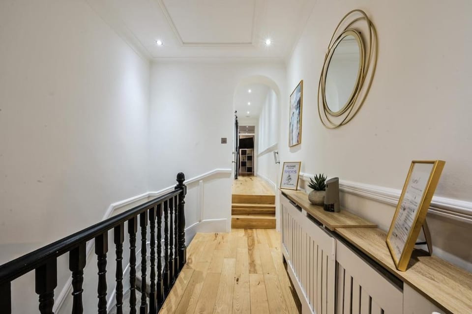 Beautiful Large 3 Bed 2 Bath Flat, Free Parking Apartment in London Borough of Southwark