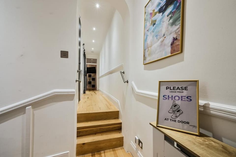 Beautiful Large 3 Bed 2 Bath Flat, Free Parking Apartment in London Borough of Southwark