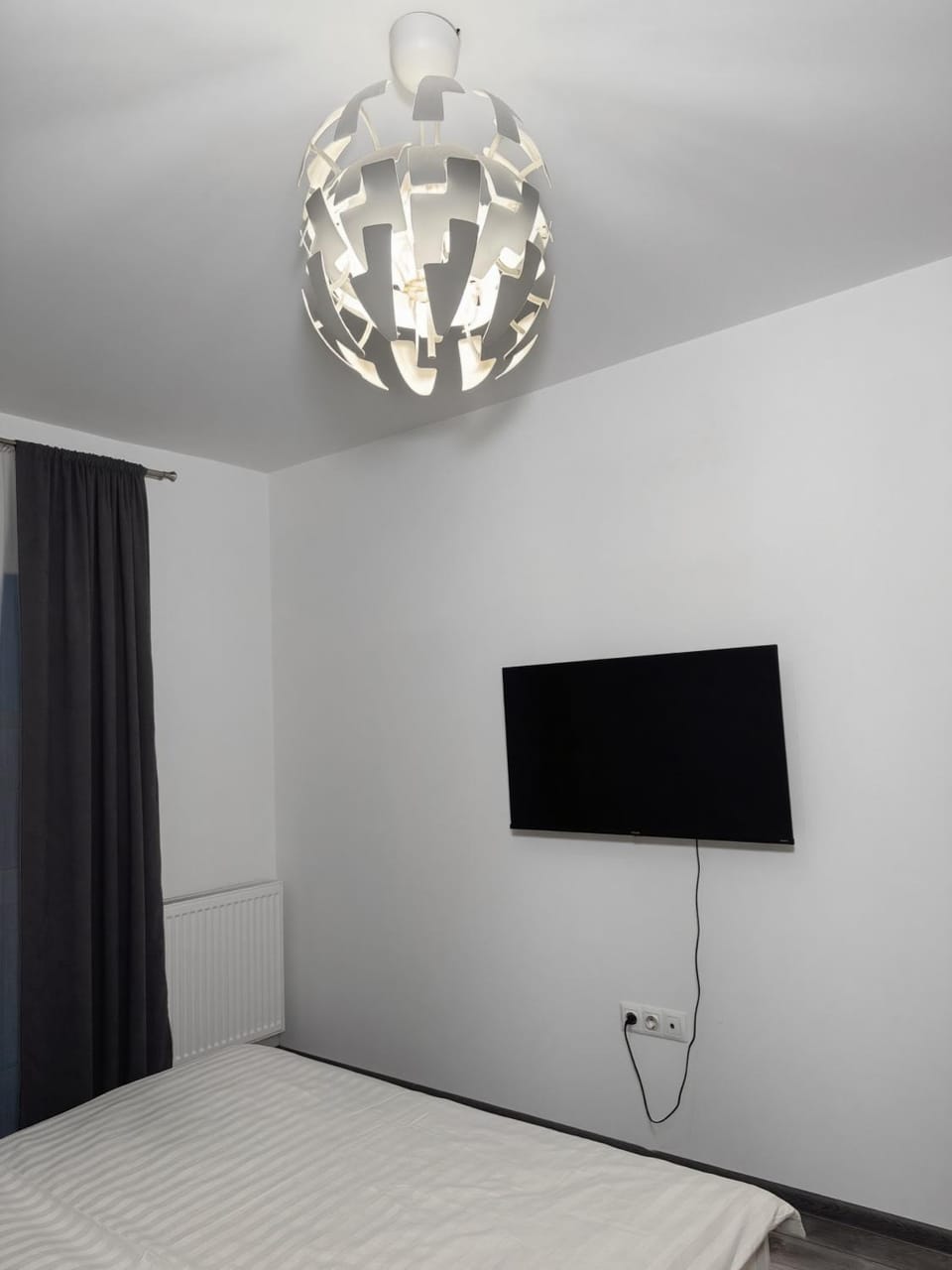 Bed, TV and multimedia, Bedroom