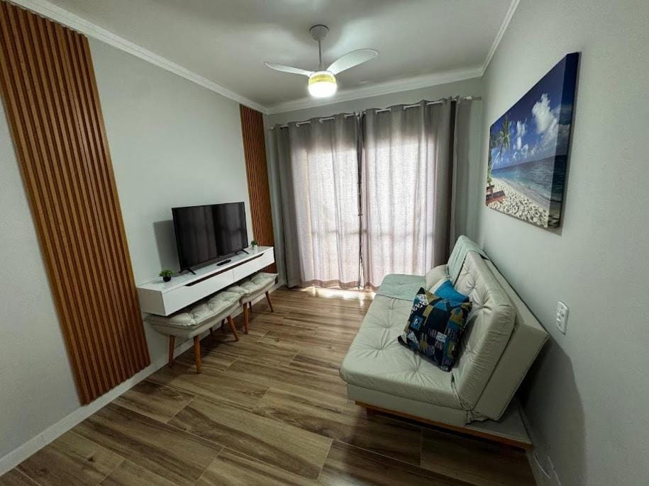 Apto lindo 2 dorm perto de tudo na praia da Enseada Guarujá Apartment in State of São Paulo