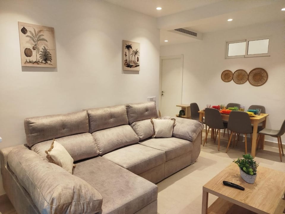Seating area, Dining area