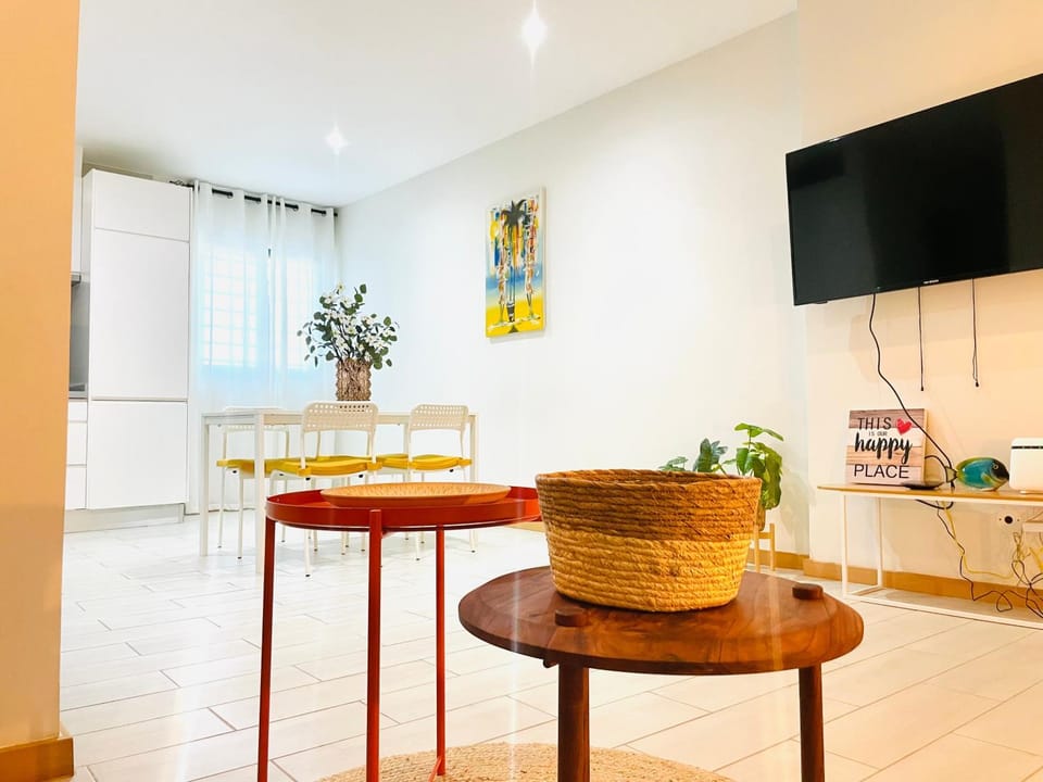 TV and multimedia, Living room, Dining area