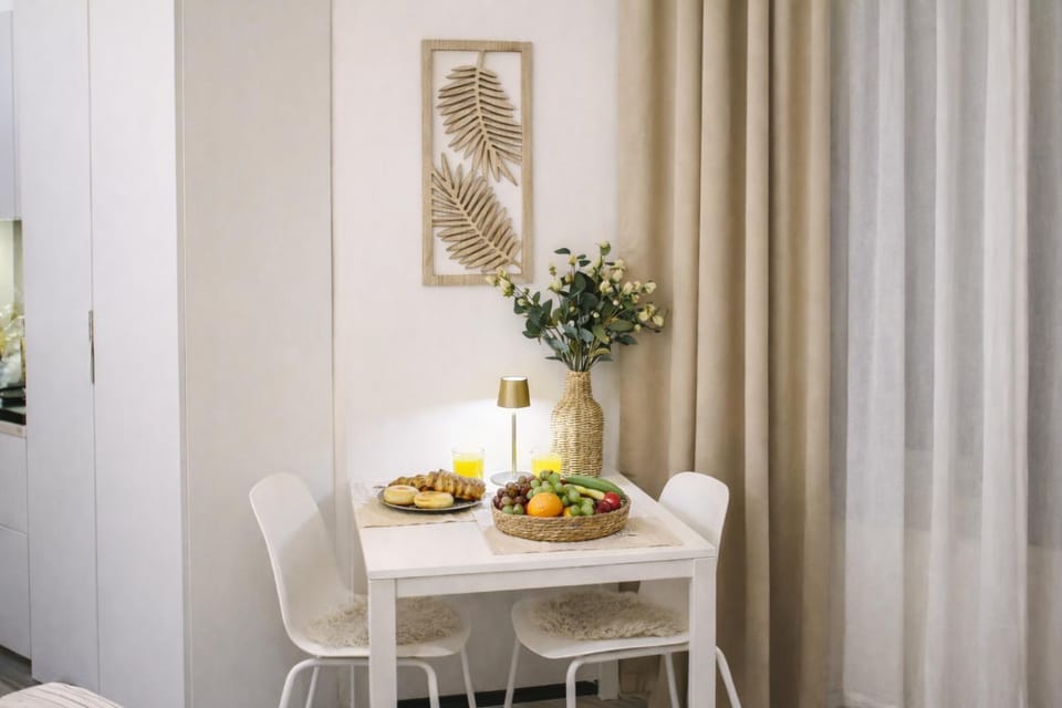 Food and drinks, Dining area, Food
