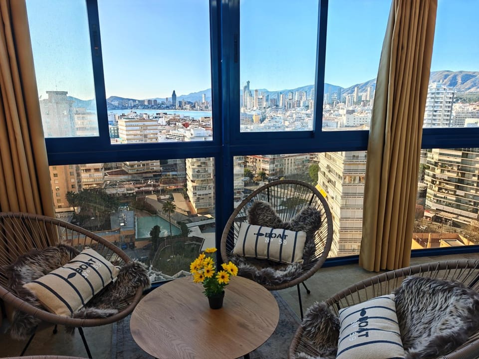 Balcony/Terrace, City view