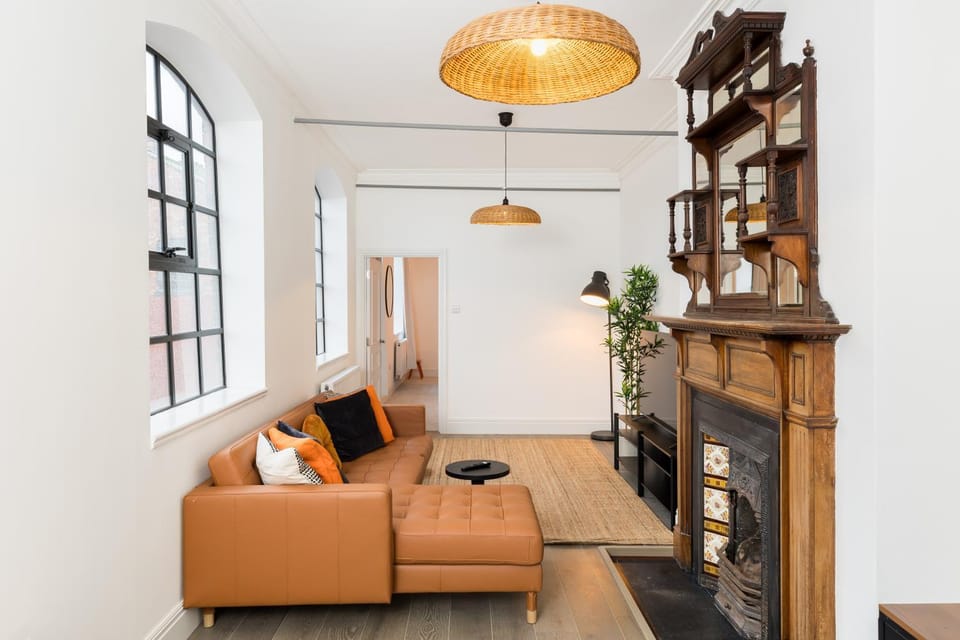 Spacious Grade II penthouse Private entrance Apartment in Birmingham