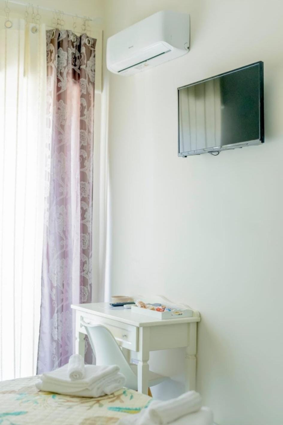 TV and multimedia, towels, air conditioner